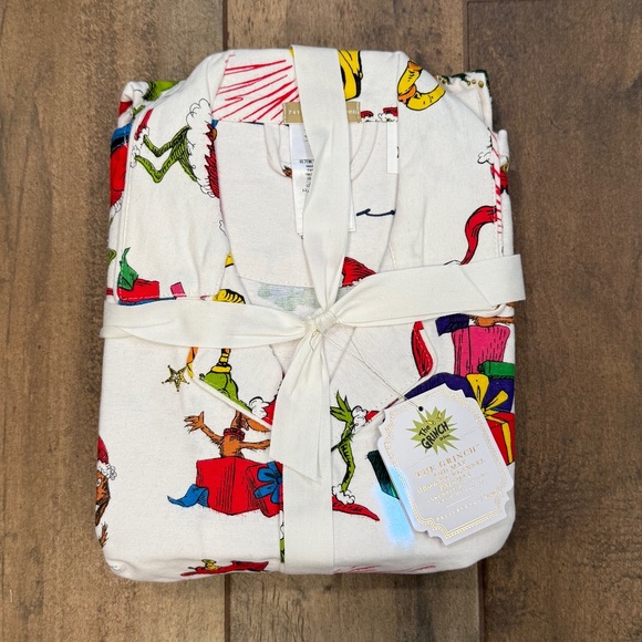 The Grinch and Max Fannel Pajamas - PBT - Picture 4 of 9